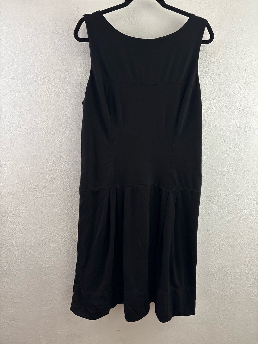 White House Black Market sleeveless ponte knit drop-waist dress in black size 12